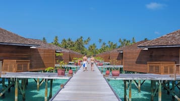 Villa, baignoire à jets, sur l'eau | 1 chambre, minibar, coffres-forts dans les chambres