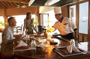 4 restaurants, breakfast, lunch, and dinner served, Asian cuisine