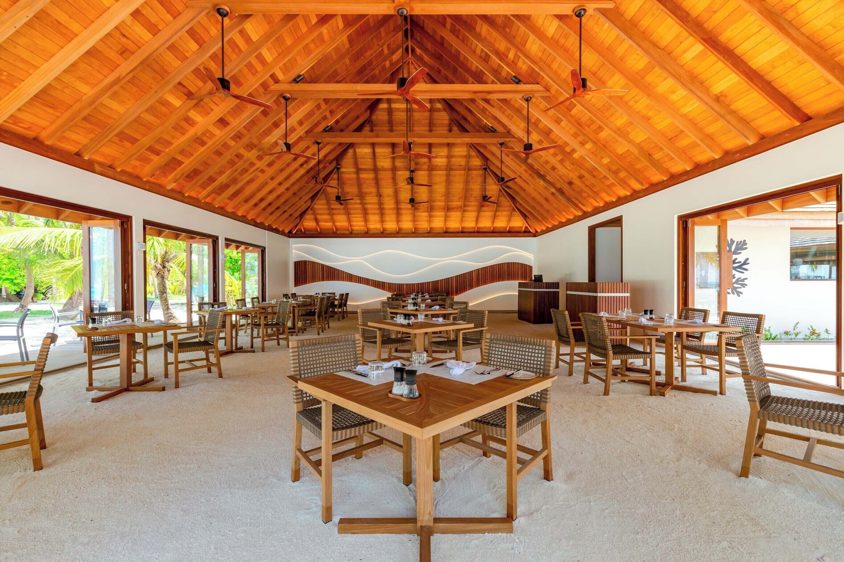 6 restaurants, breakfast, lunch, dinner served; asian cuisine