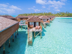 Villa, bañera de hidromasaje, sobre el agua | Vistas al mar