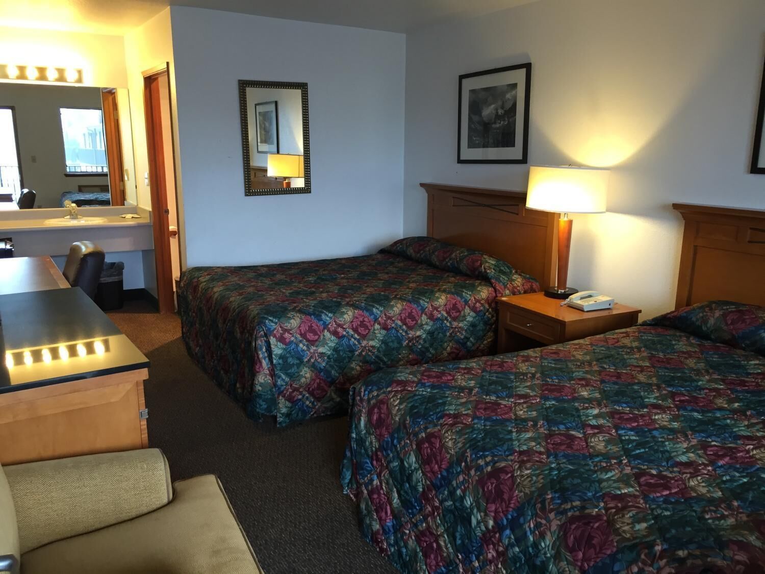 Bureau, fer et planche à repasser, Wi-Fi gratuit, draps fournis