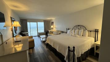 Quarto, 1 cama King, geladeira e micro-ondas, de frente para o oceano | Cofres nos quartos, ferros/tábuas de passar roupa, Wi-Fi de cortesia