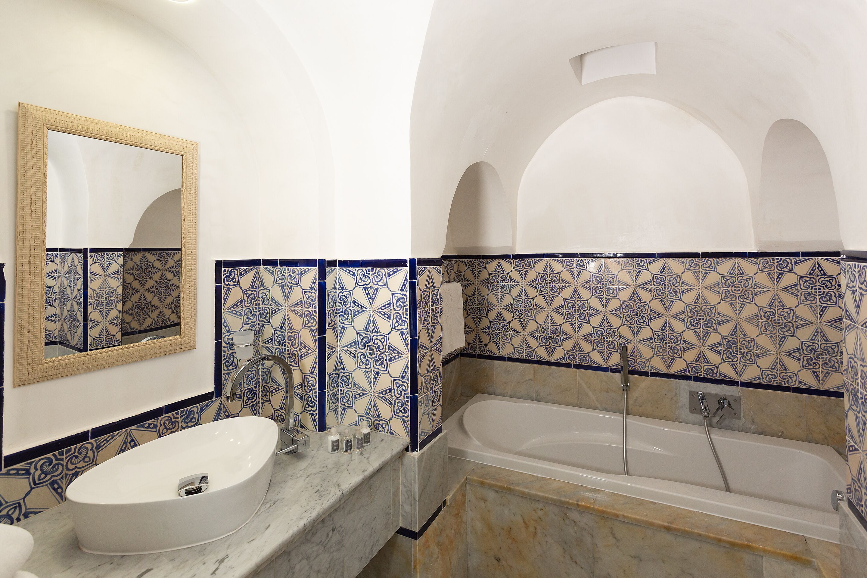 room (charme) | bathroom | separate bathtub and shower, hair dryer, bathrobes, slippers