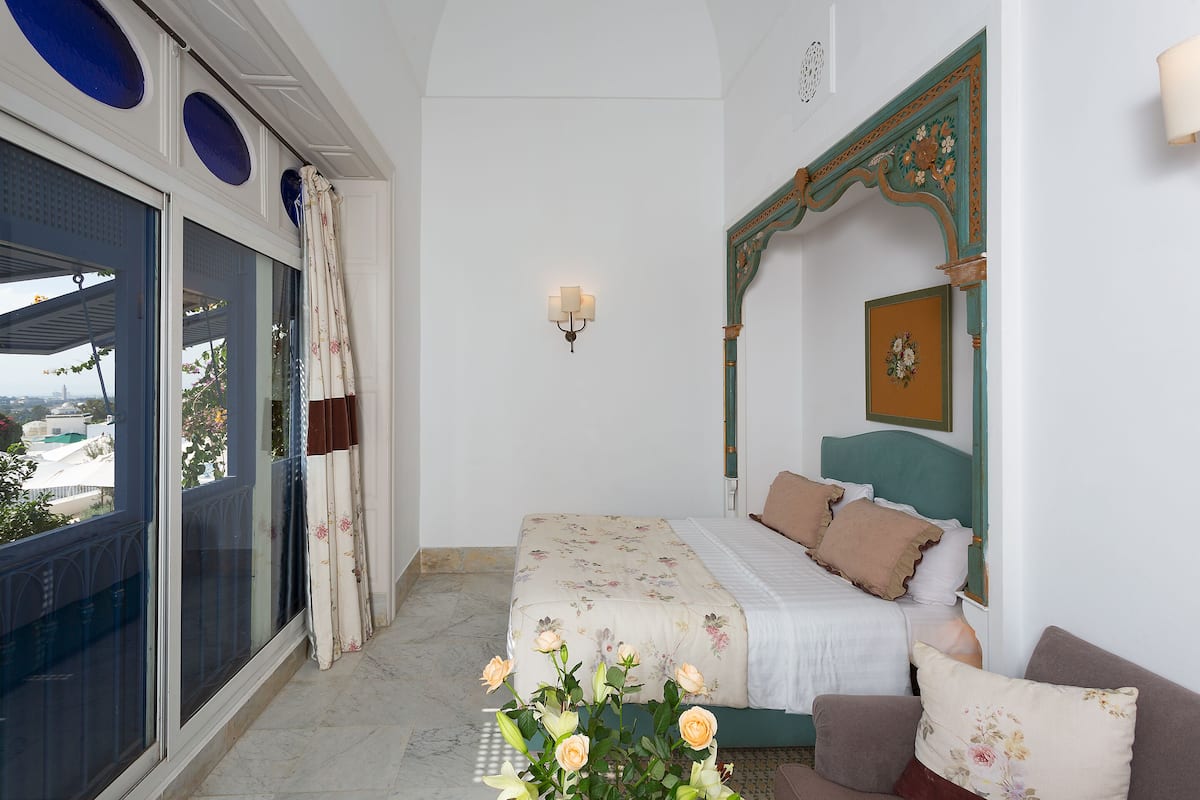 Ropa de cama de alta calidad y minibar 