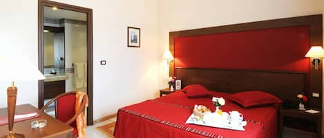 Double Room | Desk, blackout curtains, iron/ironing board, free WiFi