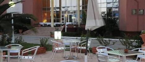 Tempat makan outdoor