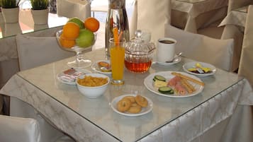 Daily buffet breakfast (EUR 11 per person)