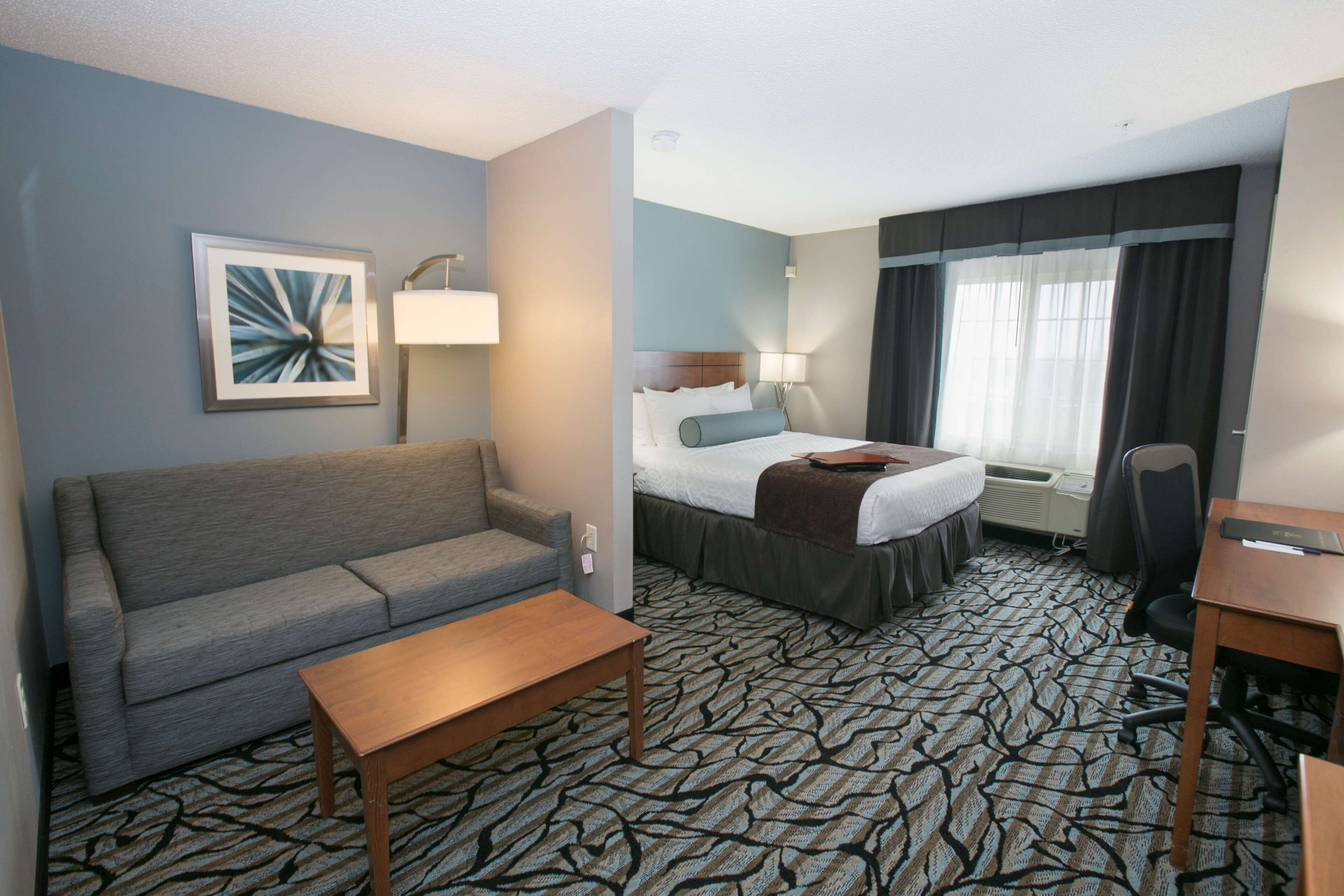 standard room, 1 queen bed, non smoking, refrigerator & microwave (with sofabed) | desk, laptop workspace, blackout curtains, iron/ironing board