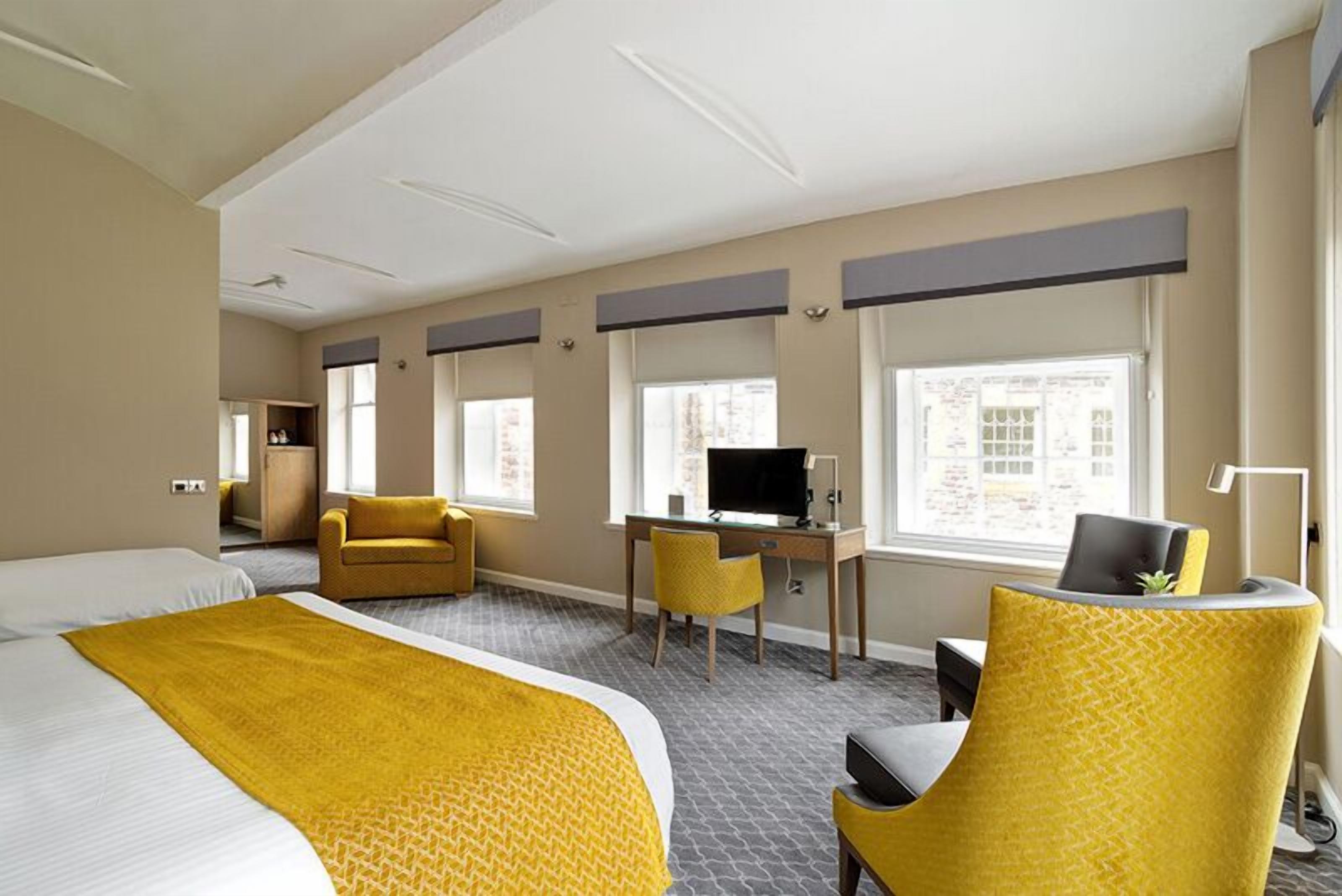 family room | desk, iron/ironing board, free wifi, bed sheets