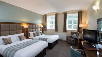 Deluxe Twin Room | Desk, iron/ironing board, free WiFi, bed sheets