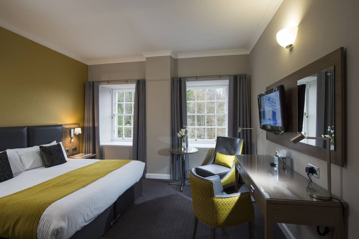 desk, iron/ironing board, free wifi, bed sheets