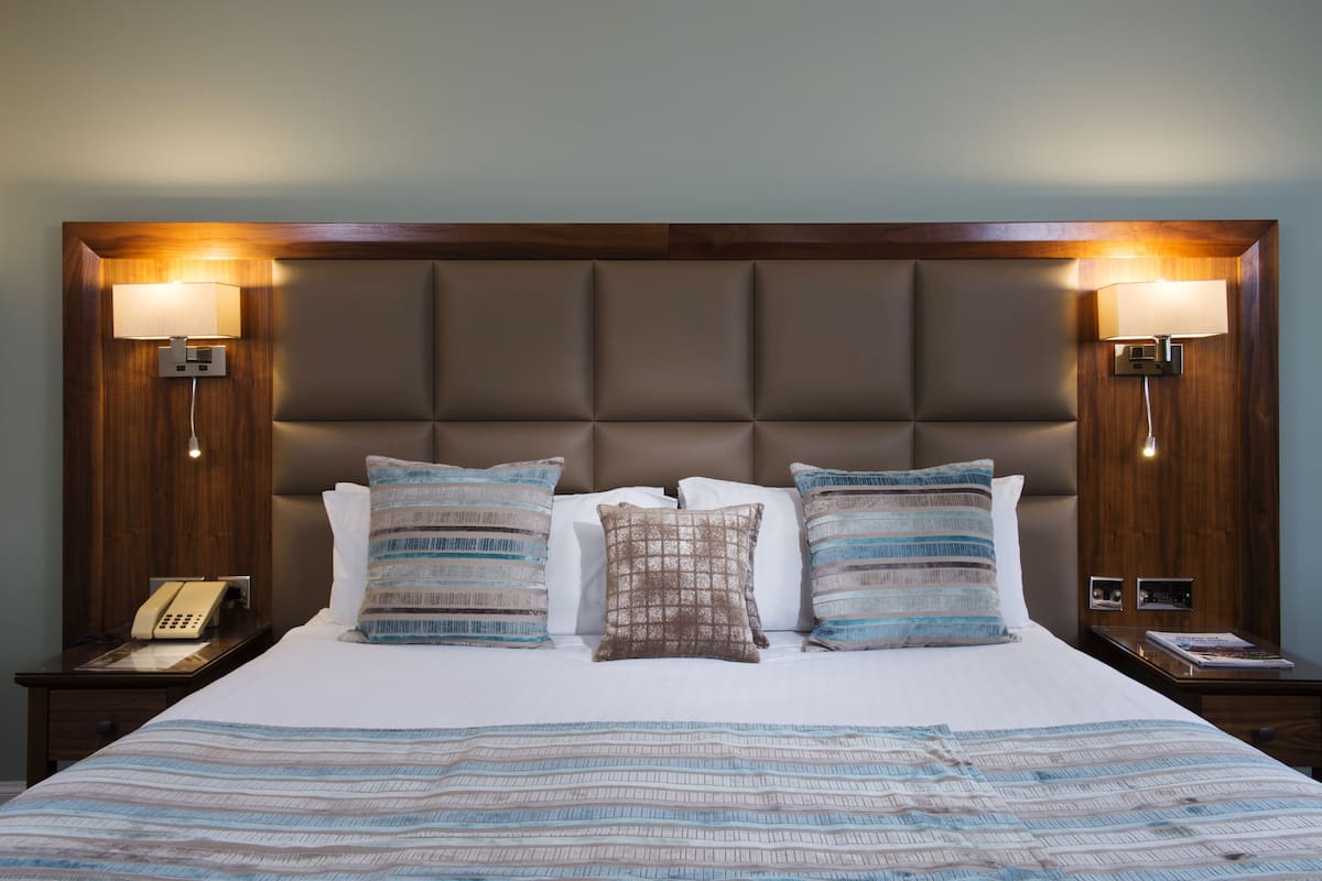 deluxe double room | desk, iron/ironing board, free wifi, bed sheets