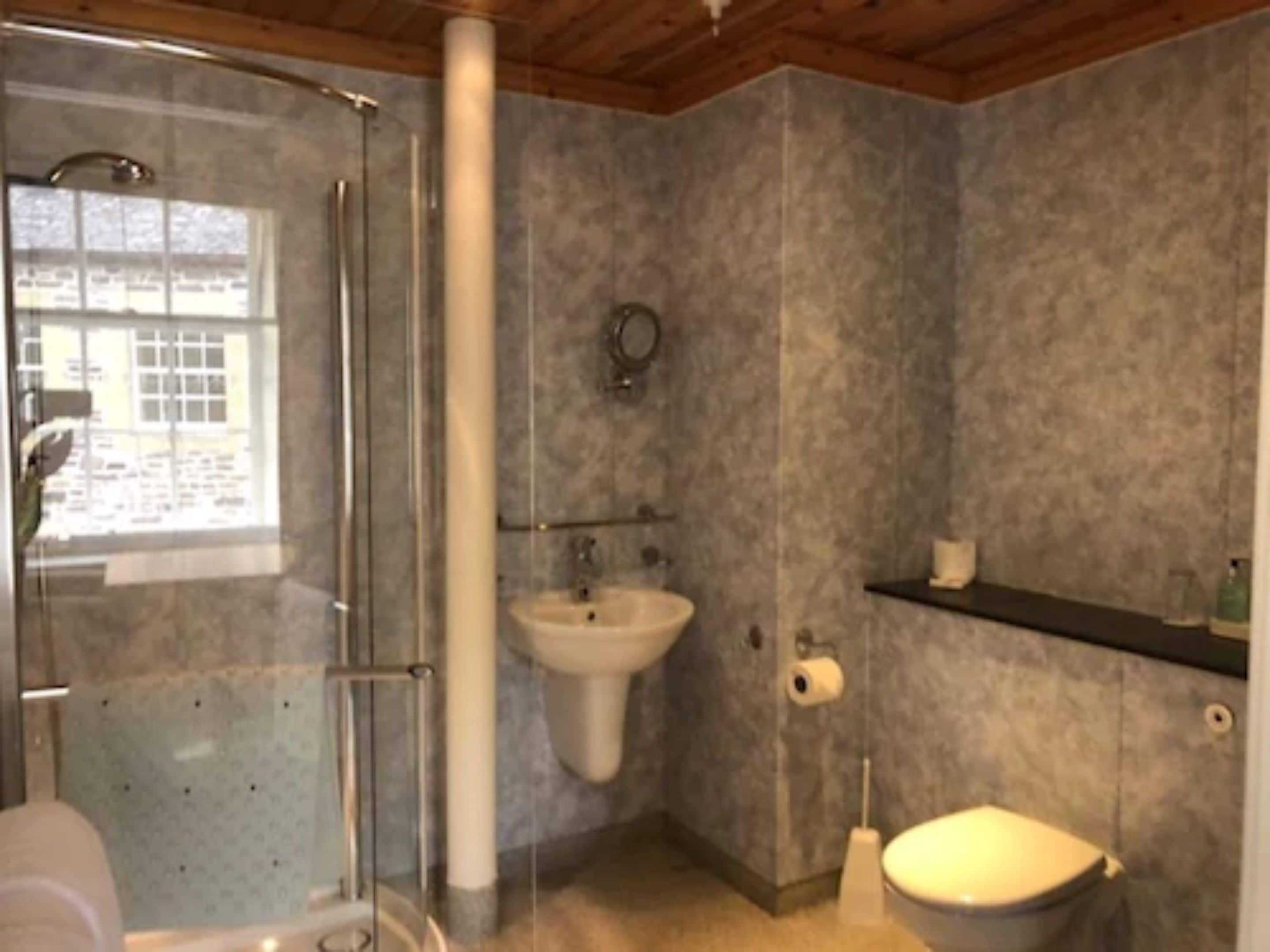 family room | desk, iron/ironing board, free wifi, bed sheets