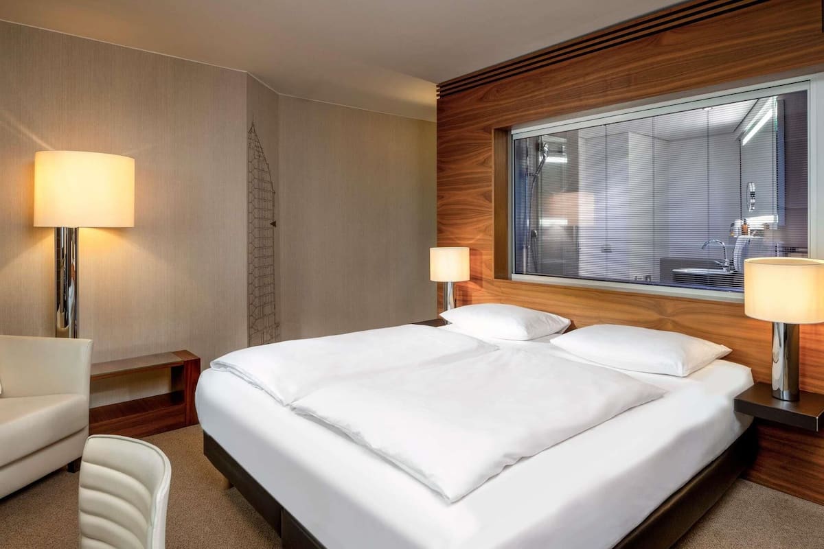Literie hypoallergénique, surmatelas, coffres-forts dans les chambres
