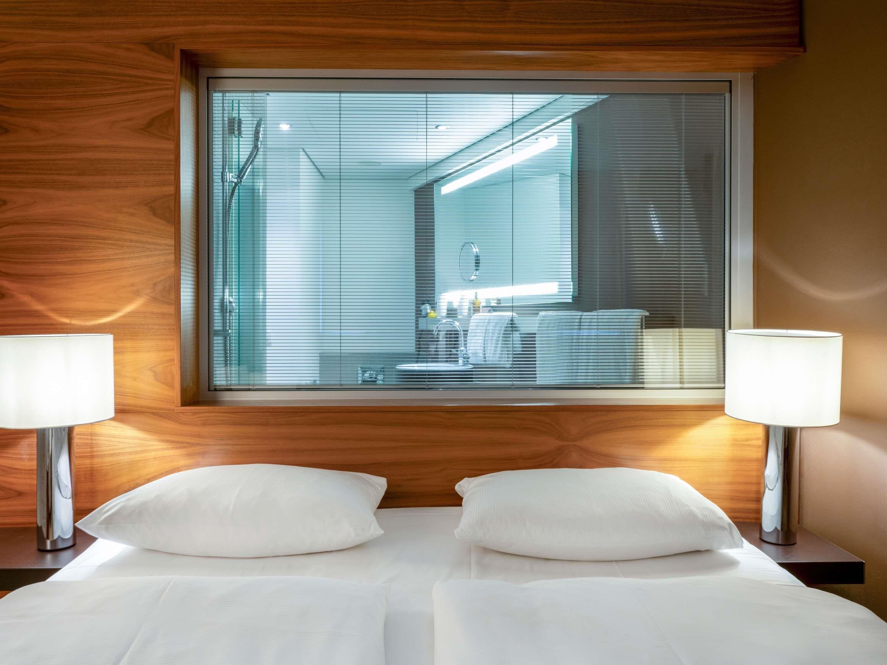 superior room, 1 king bed | 1 bedroom, hypo-allergenic bedding, pillow-top beds, in-room safe