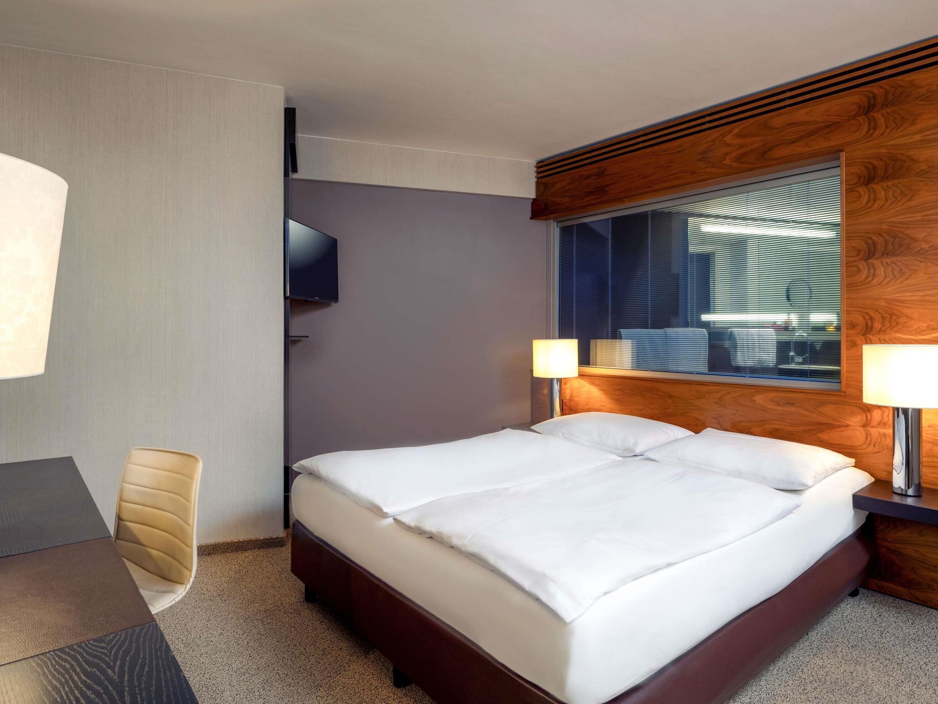 Hypo-allergenic bedding, pillowtop beds, in-room safe, desk