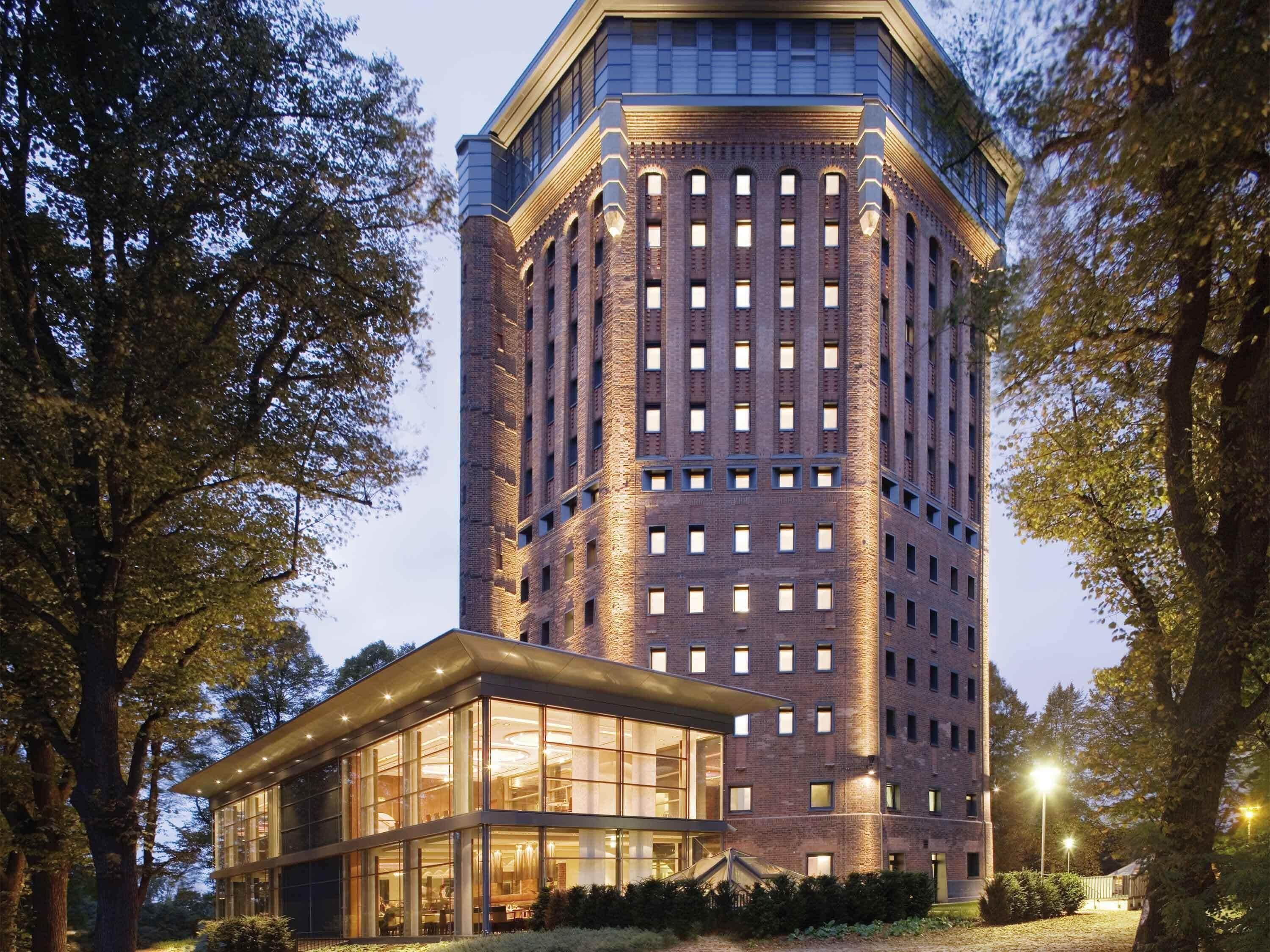 breakfast, lunch, dinner served; garden views