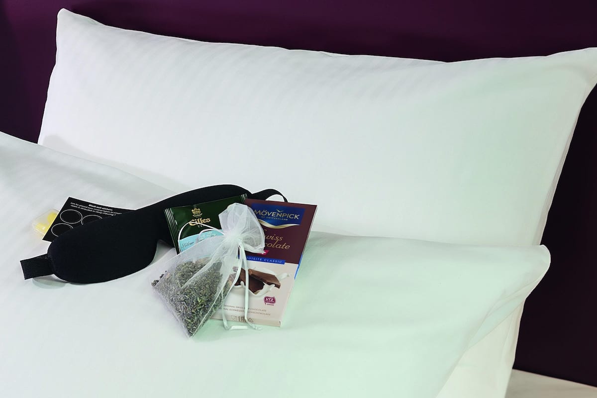 Quarto duplo, 2 camas de solteiro (Sleep) | Roupas de cama antialérgicas, camas Select Comfort, cofres nos quartos