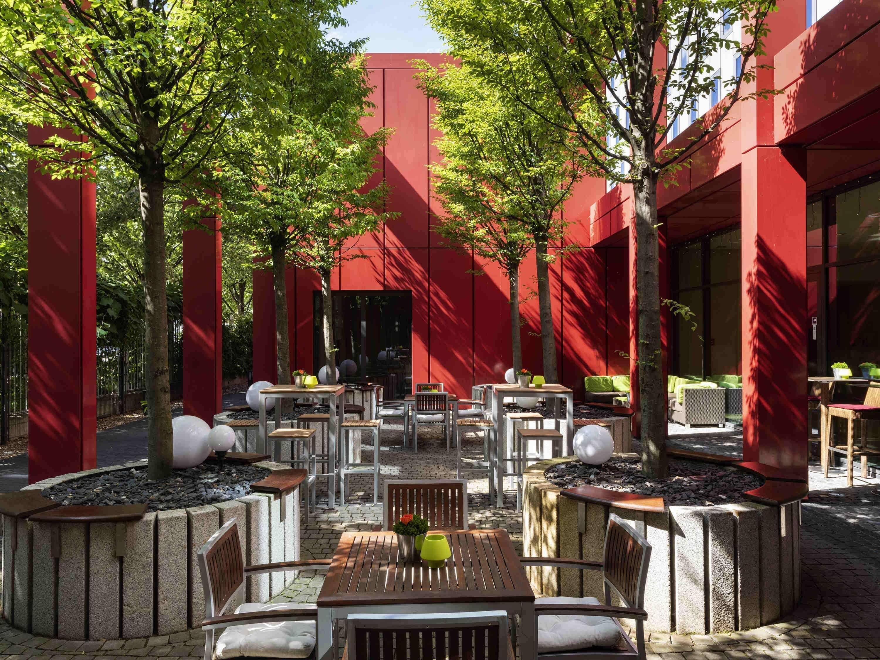 Classic Room, 1 King Bed | Hypo-allergenic bedding, Select Comfort beds, in-room safe, desk