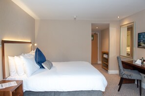 In-room safe, desk, laptop workspace, blackout drapes - Best Western Appleby Park Hotel (Swadlincote)