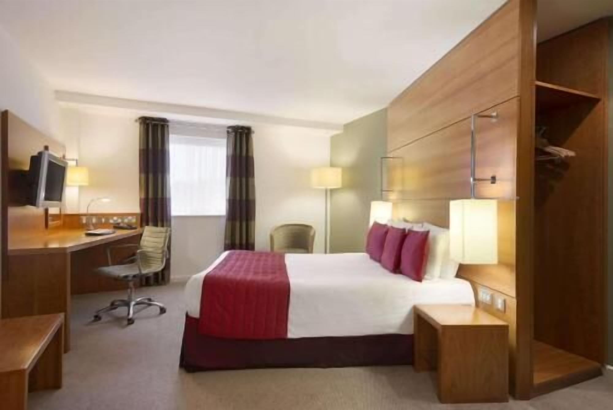 In-room safe, desk, free cots/infant beds, free WiFi