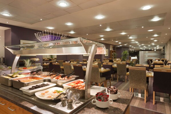 Breakfast, lunch and dinner served - Ramada Plaza by WyndhamWrexham (Wrexham)
