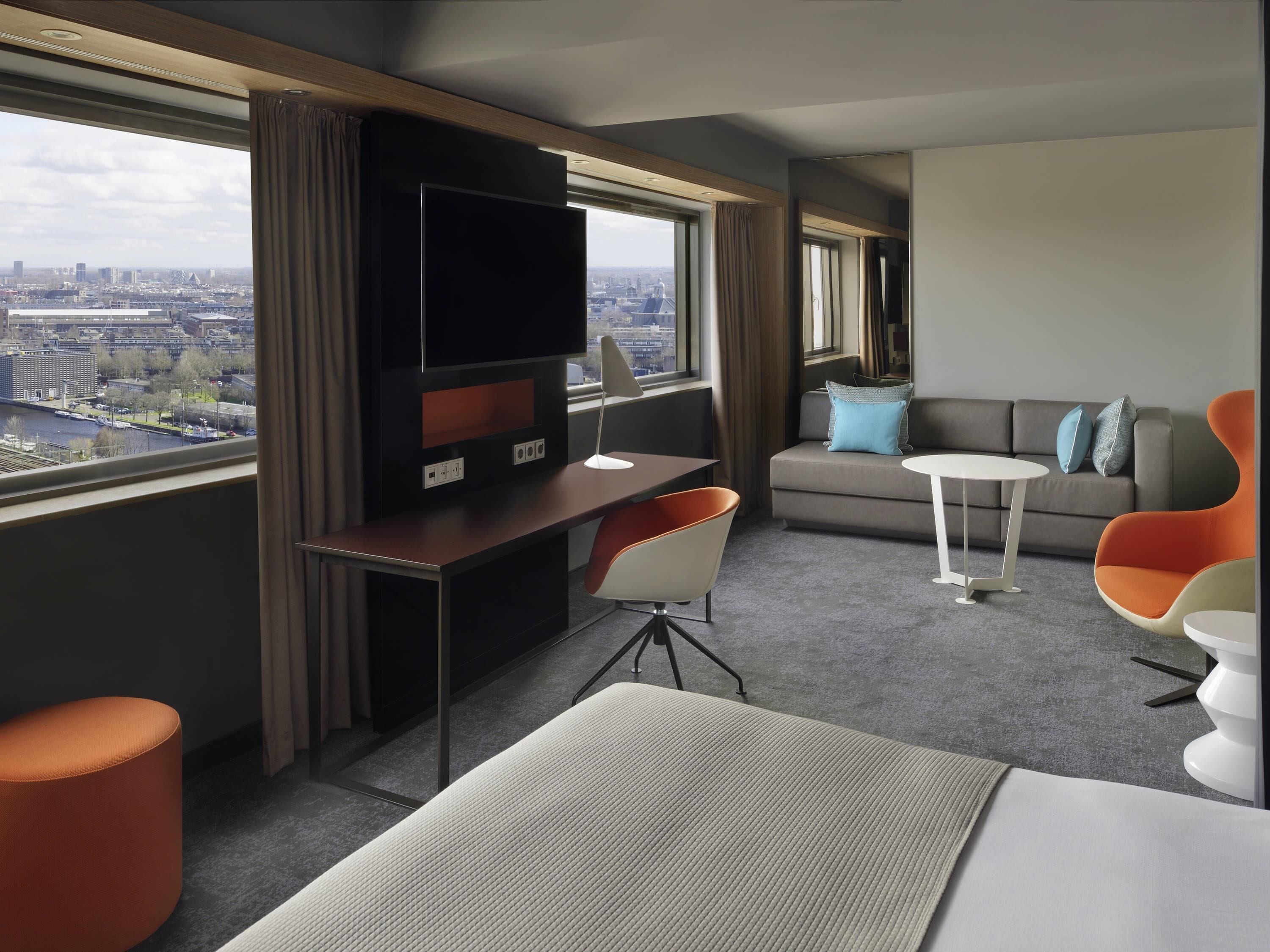 Junior Suite, 1 King Bed | Hypo-allergenic bedding, in-room safe, desk, laptop workspace