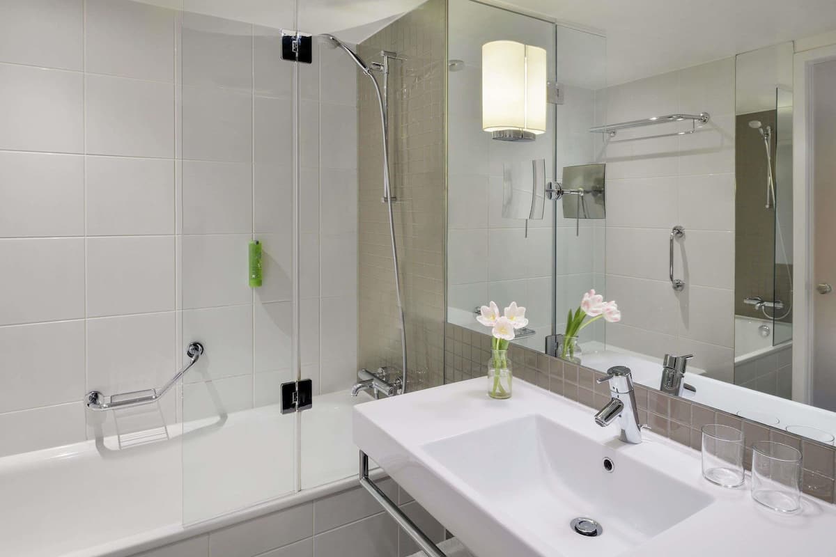 Hypo-allergenic bedding, in-room safe, desk, laptop workspace