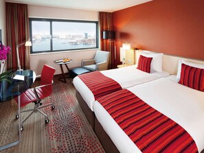 Hypo-allergenic bedding, in-room safe, desk, laptop workspace - Mövenpick Hotel Amsterdam City Centre (Amsterdam)