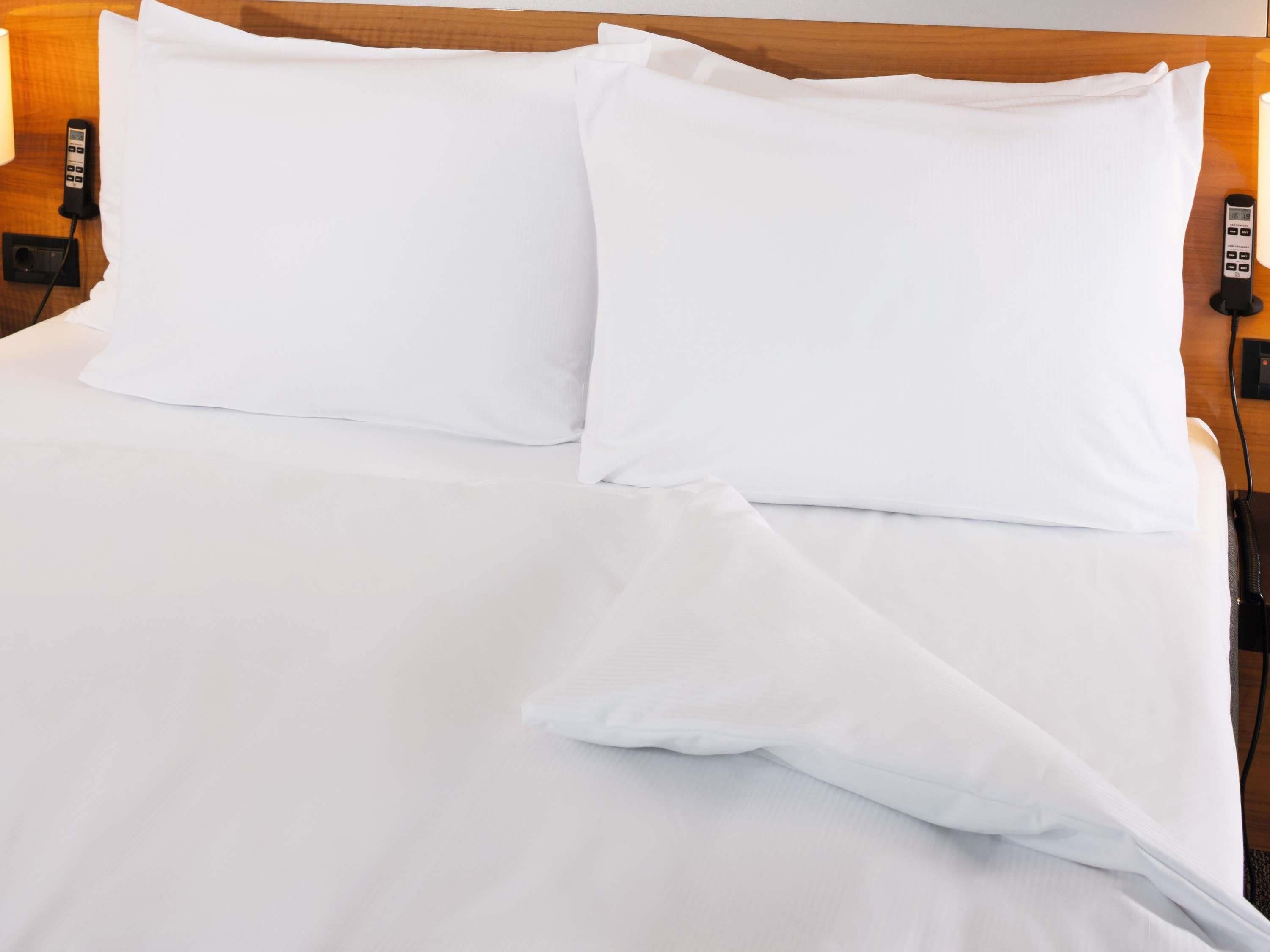 Hypoallergeen beddengoed, een kluis op de kamer, een bureau