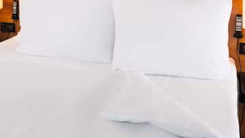 Hypoallergeen beddengoed, een kluis op de kamer, een bureau