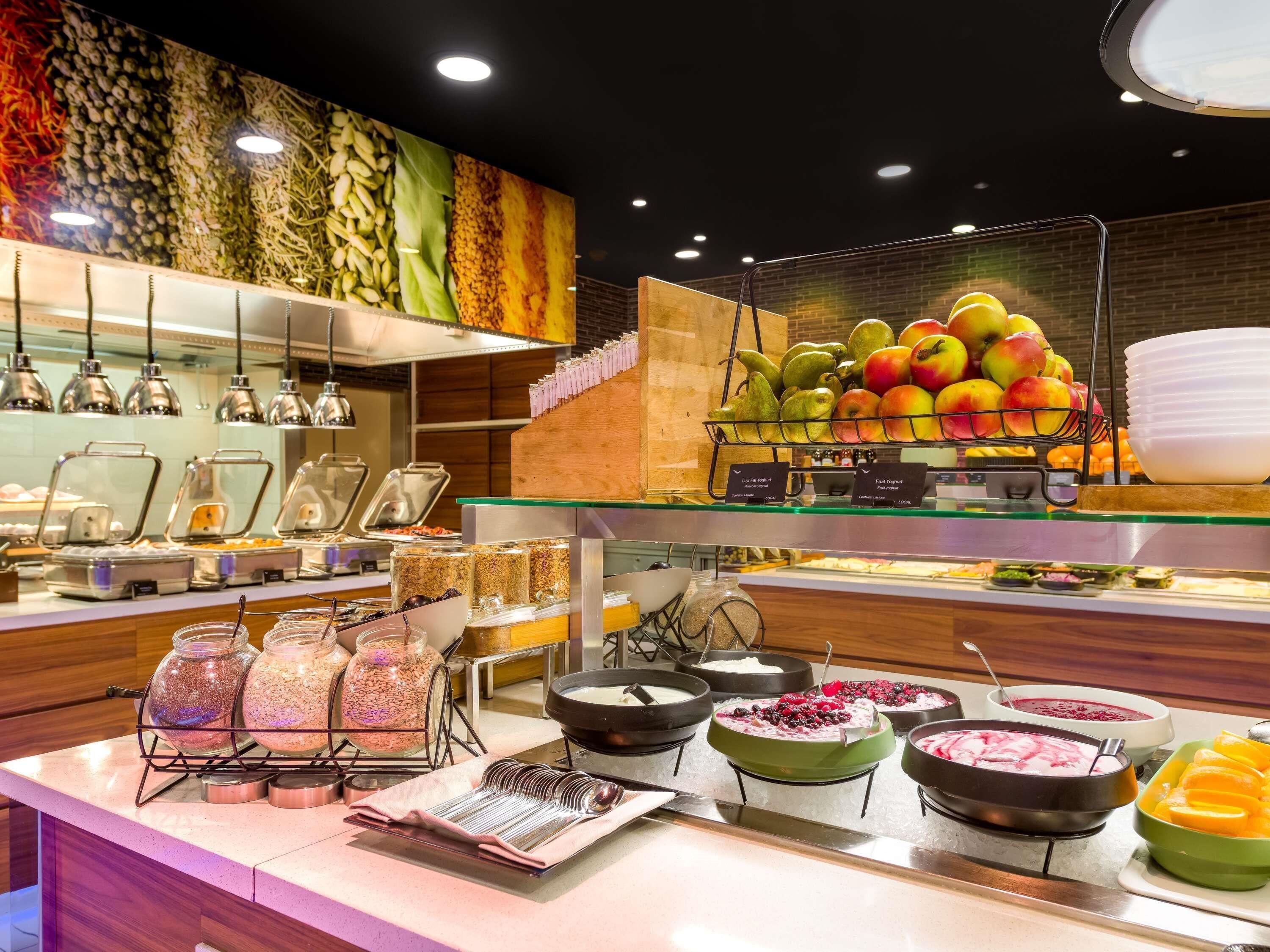 每日供应自助式早餐（每人 EUR 26.5）