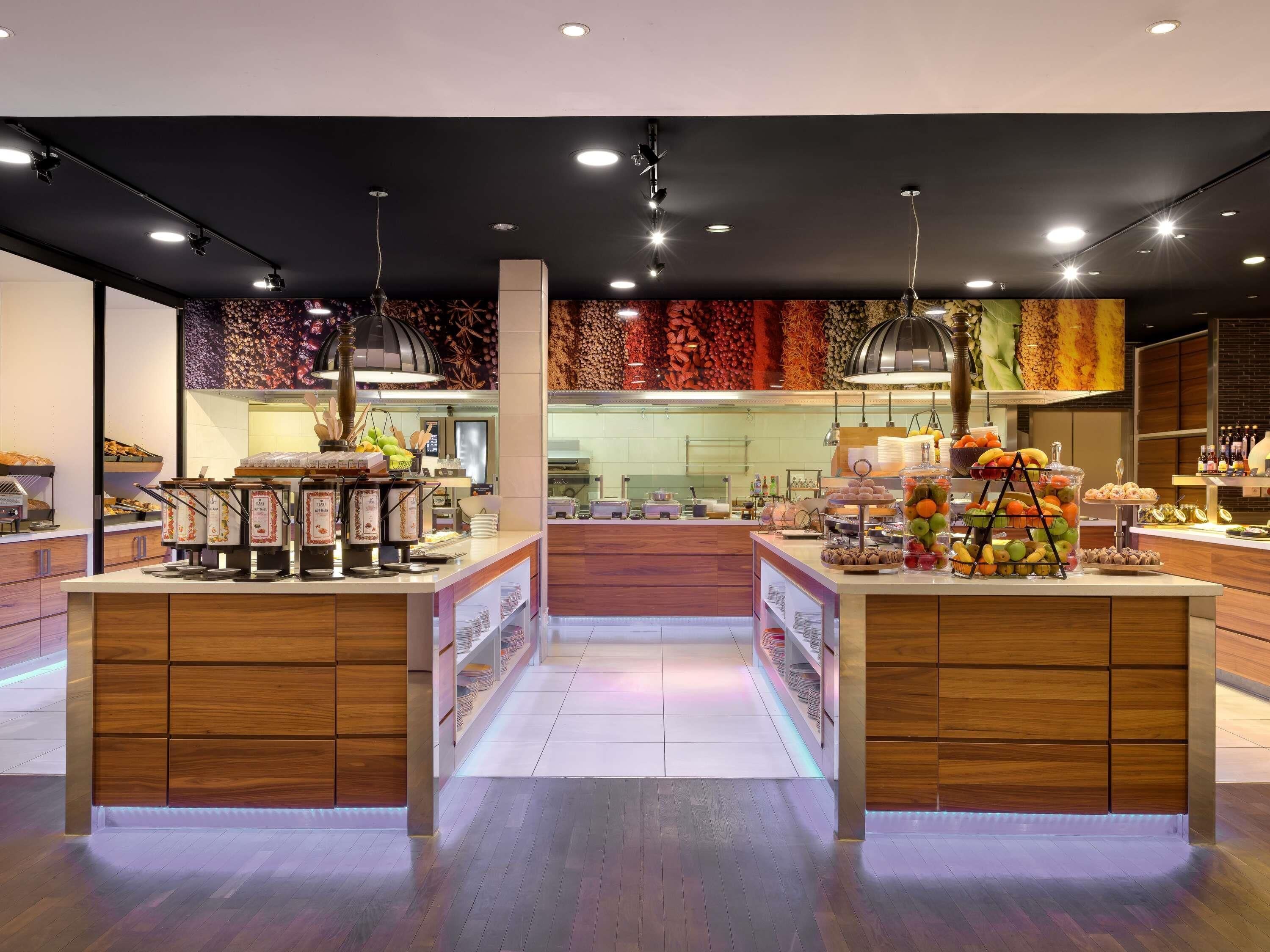 Tägliches Frühstücksbuffet (26.5 EUR pro Person)