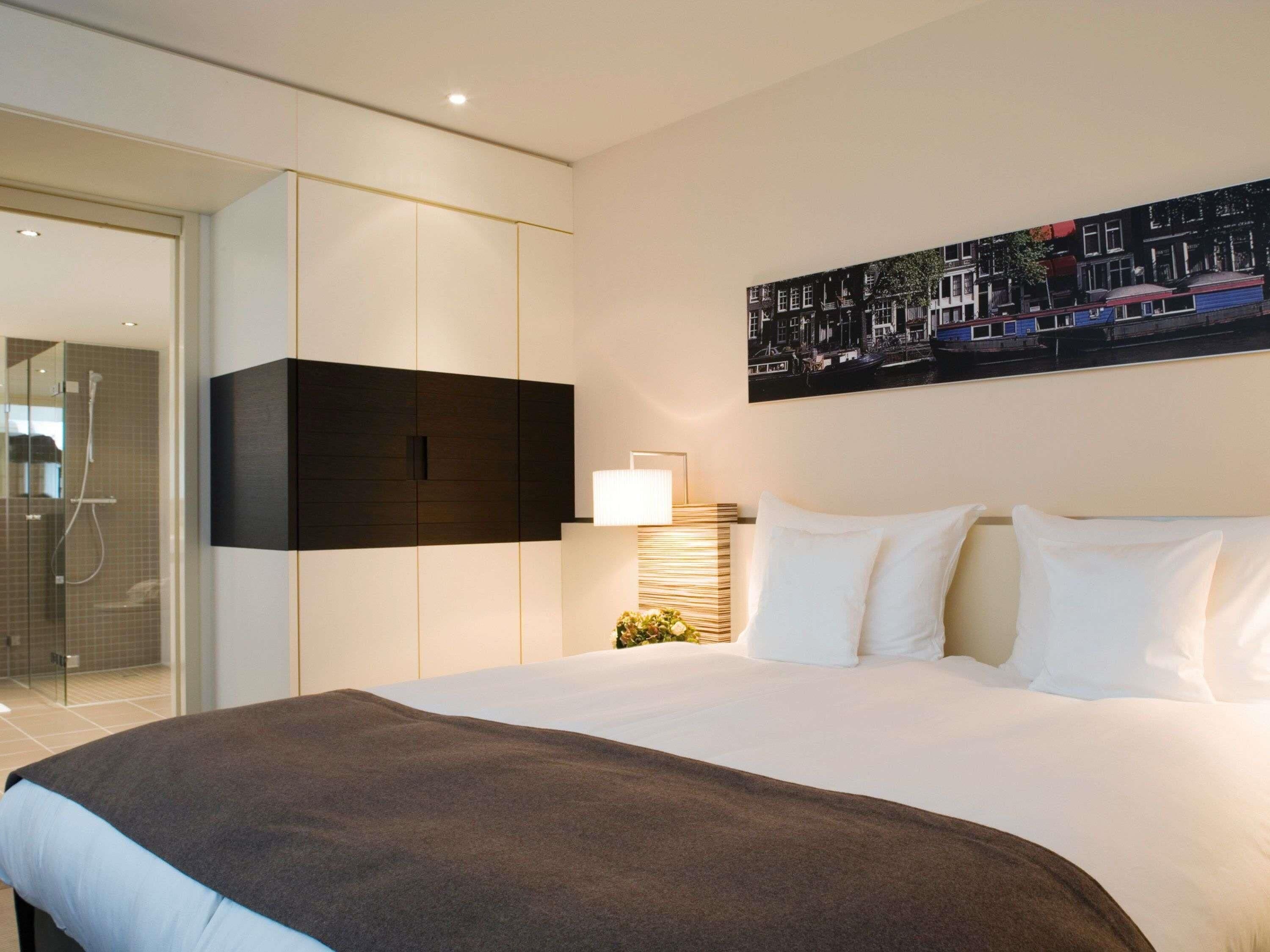 Suite, 1 King Bed | Hypo-allergenic bedding, in-room safe, desk, laptop workspace