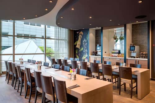 Petit déjeuner buffet servi tous les jours en supplément