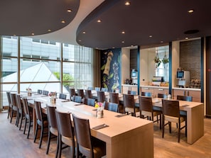 Päivittäinen buffetaamiainen (26.5 EUR per henkilö)