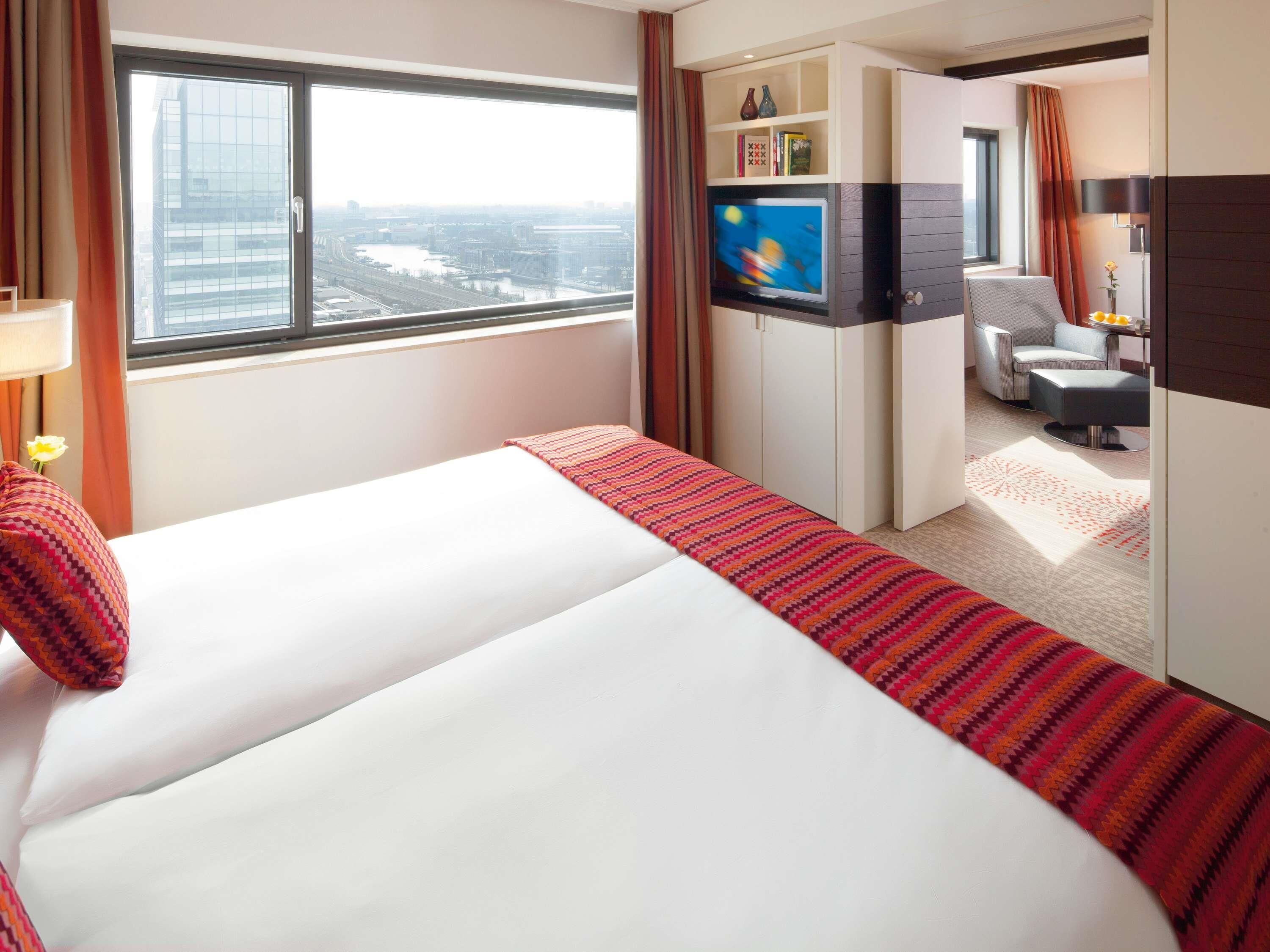 Junior-Suite, 1 King-Bett | Allergikerbettwaren, Zimmersafe, Schreibtisch