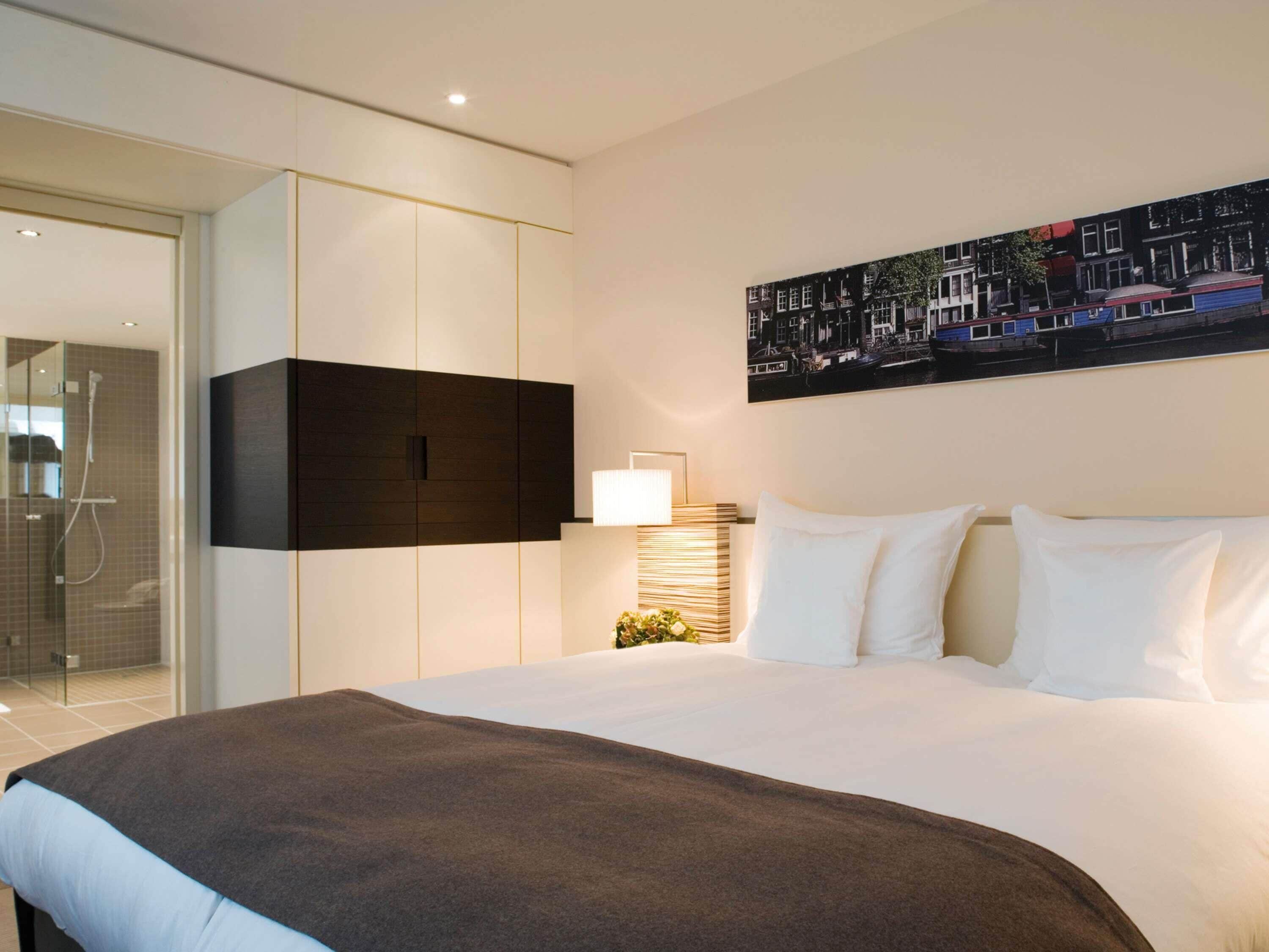 Hypo-allergenic bedding, in-room safe, desk, laptop workspace