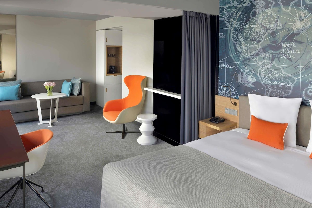 Junior Suite, 1 King Bed | Hypo-allergenic bedding, in-room safe, desk, laptop workspace