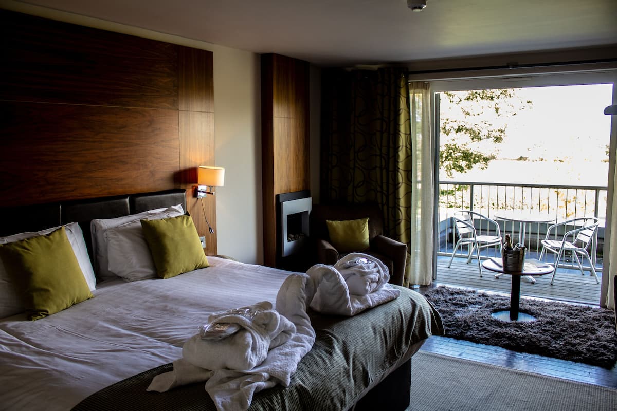 deluxe double or twin room | 1 bedroom, desk, laptop workspace, free cots/infant beds