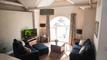 Desk, laptop workspace, free cots/infant beds, free WiFi