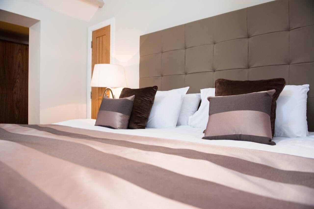 1 bedroom, desk, laptop workspace, free cots/infant beds