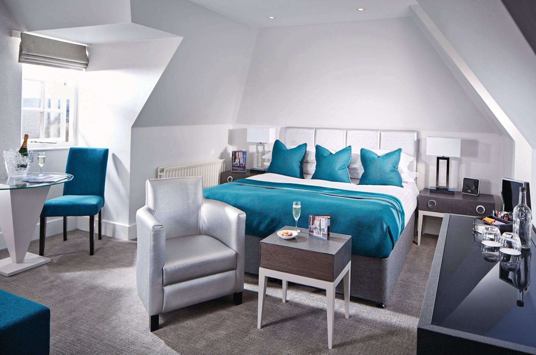 Lakens van Egyptisch katoen, luxe beddengoed, een kluis op de kamer