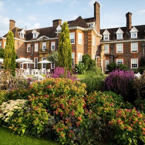 Exterior - Barnett Hill - Luxury Hotel (Guildford)