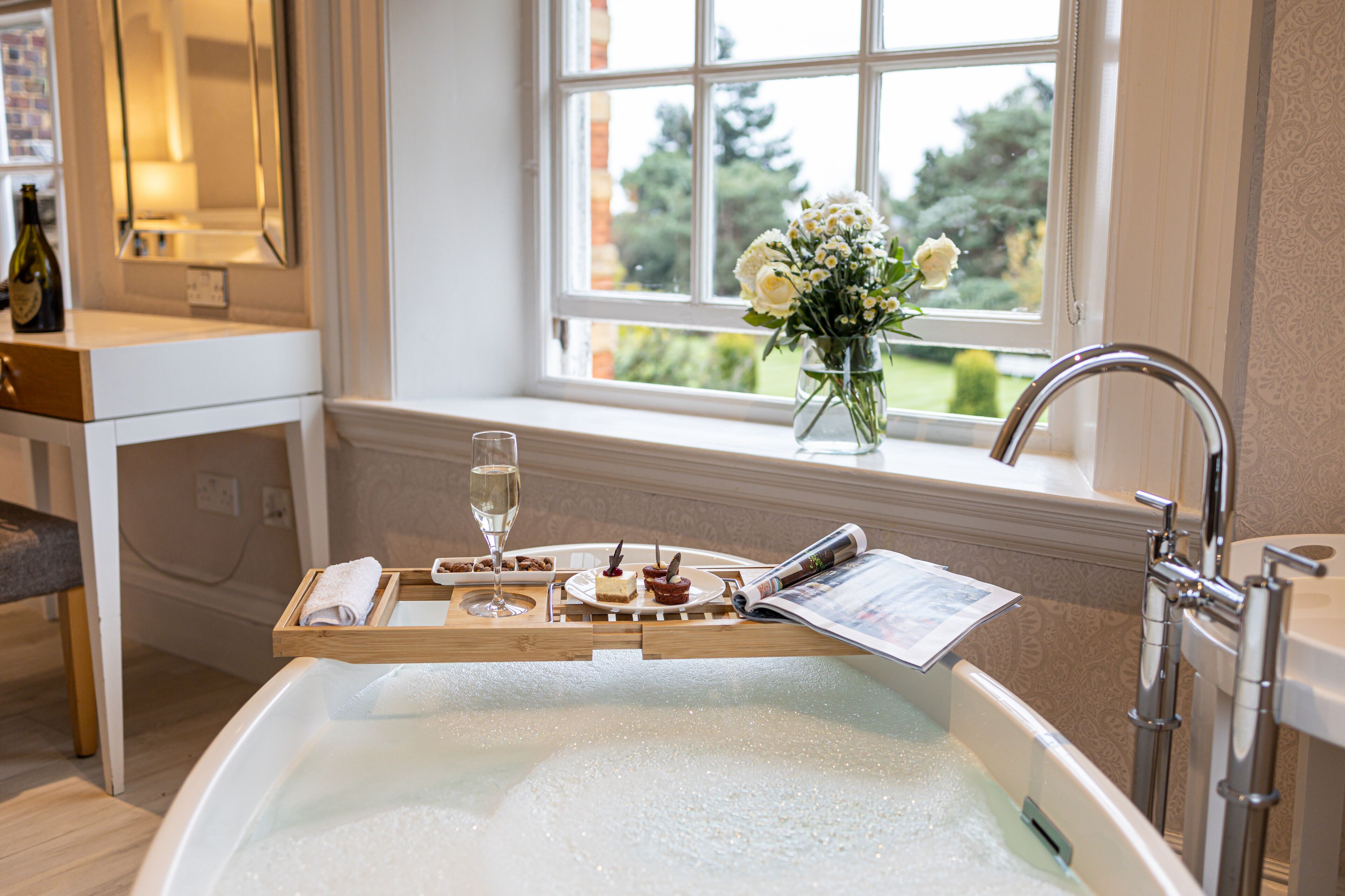 junior room | egyptian cotton sheets, premium bedding, in-room safe, desk