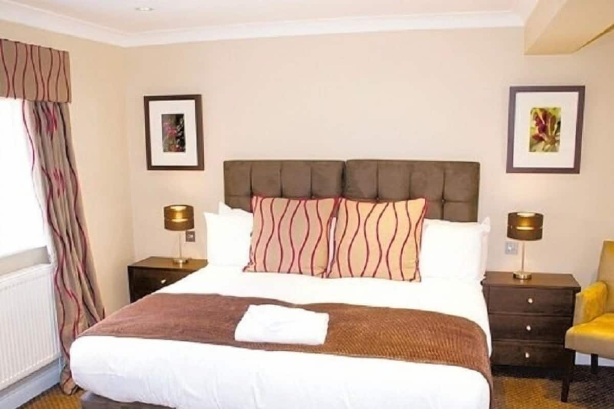 Economy Room | Egyptian cotton sheets, premium bedding, in-room safe, desk