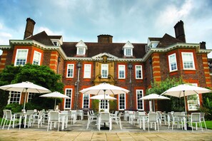Exterior - Barnett Hill - Luxury Hotel (Guildford)