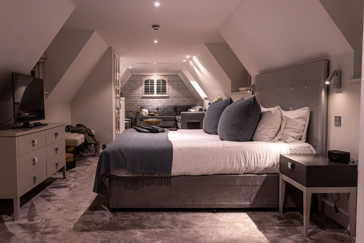 Studio Suite | Egyptian cotton sheets, premium bedding, in-room safe, desk
