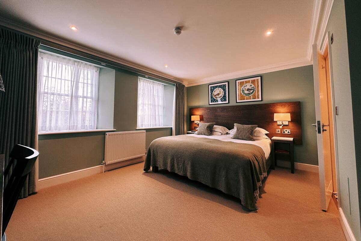Biggy Double Room | เครื่องนอนป้องกันสารก่อภูมิแพ้, โต๊ะทำงาน, พื้นที่ทำงานแบบใช้แล็ปท็อป