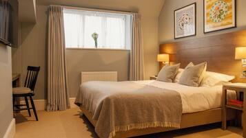Comfy Double Room | Allergiatestatut vuodevaatteet, työpöytä